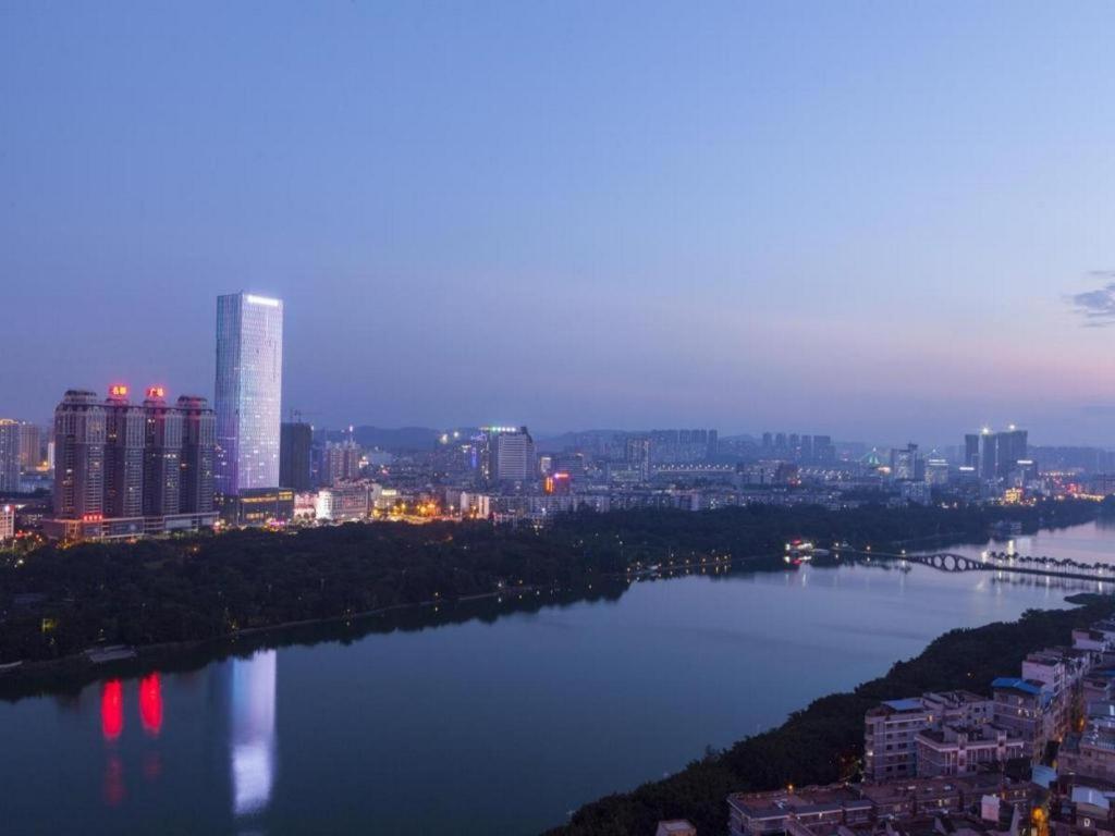 Ming Du Lakeside Hotel Nanning Extérieur photo